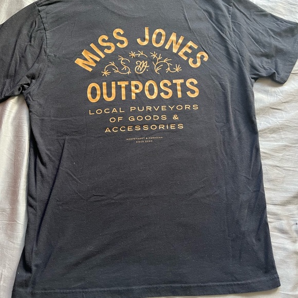 L Black Miss Jones outpost tshirt - Picture 2 of 2